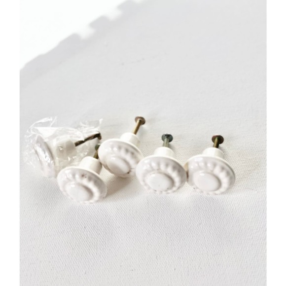 Nantucket 5 Porcelain  White Drawer Cabinet  Knob Pulls - Picture 1 of 8